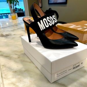 EUC Moschino Logo Pumps, 38